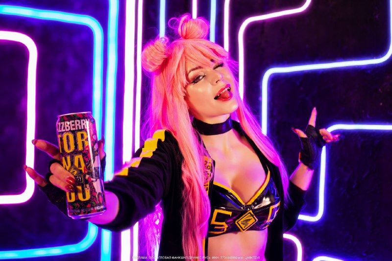 __NAMEDLINK__http://t.me/tornadoenergyme|||Tornado Girl__ENDLINK__ косплей от iChios. Вот это малиновый заряд!